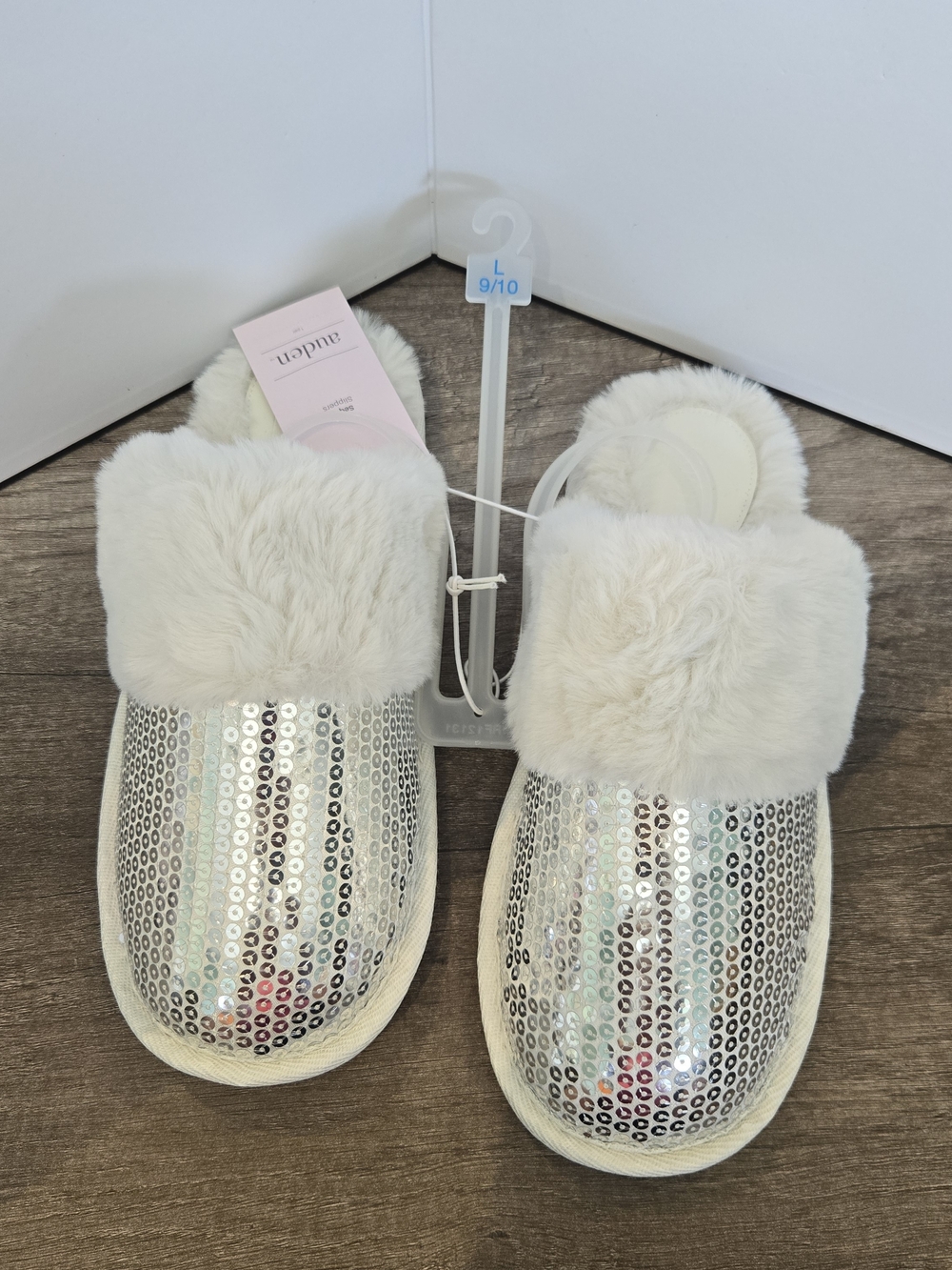 Auden Women's Rae Metallic Scuff Cozy Slippers Silver Size Large (9/10)